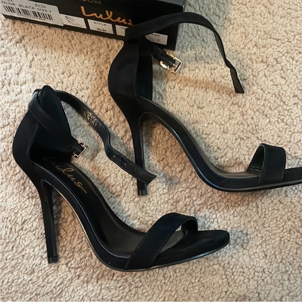 Lulu’s Black “Elsi” Heel. Sz 7
